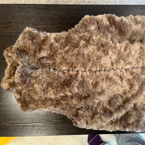 Forever 21 Jackets & Blazers - Faux Fur Vest !